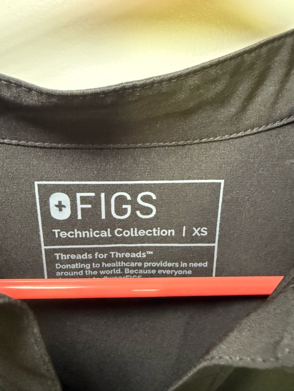 Women’s Rafaela scrub top - Picture 2 of 3